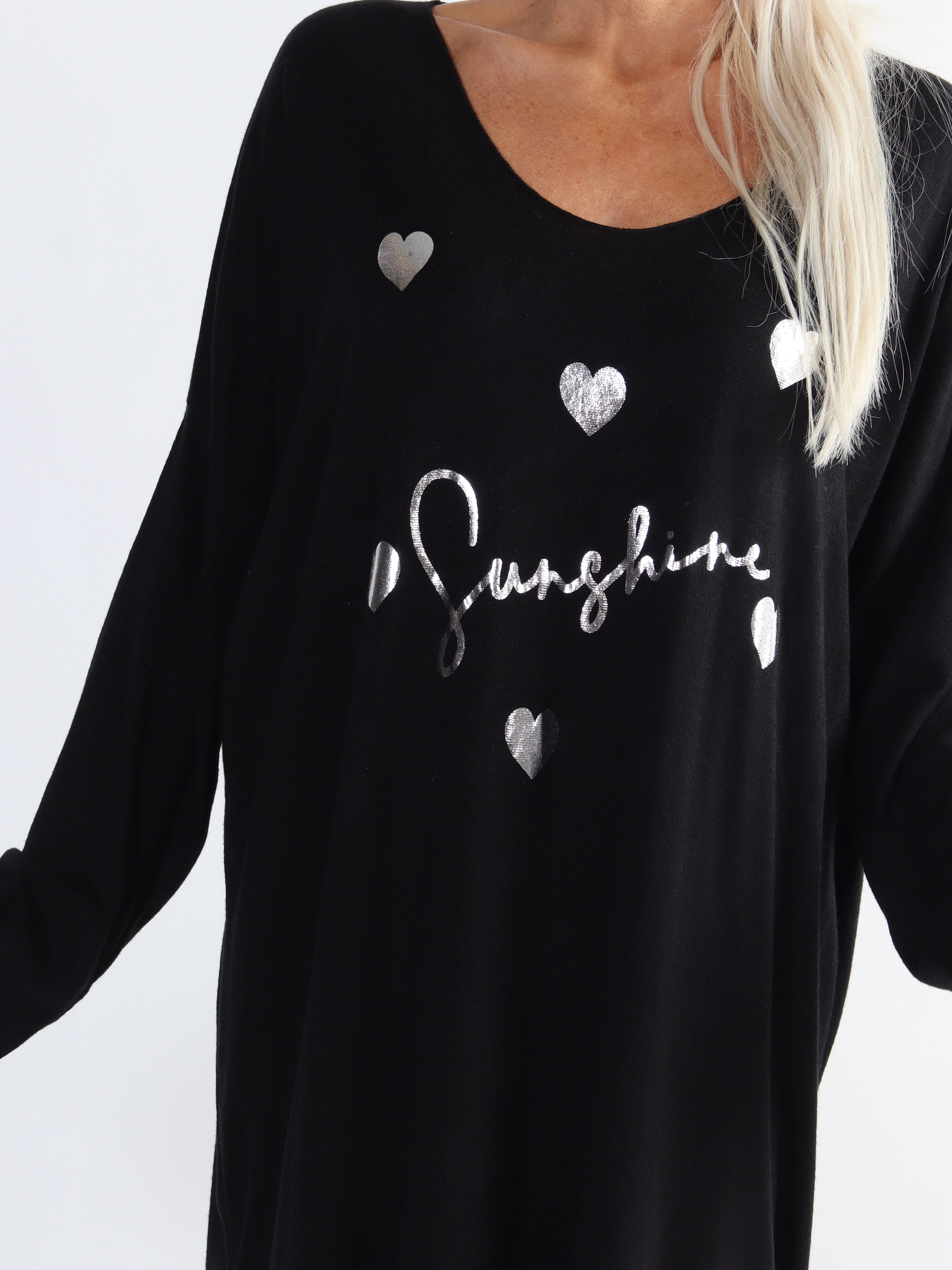 Lucia - Plus size kjole i viskose med print af sølv hjerter og skrift